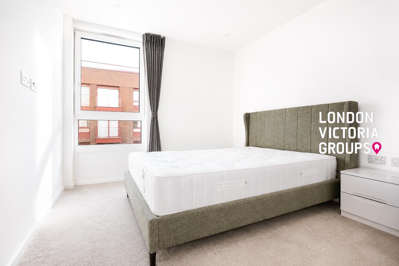 1 bed property in Curlew House, 1 Hawser Lane, London